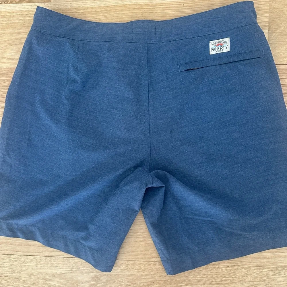 FAHERTY all day shorts size 34